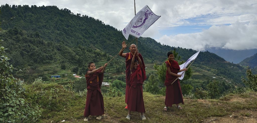 Yeti marathon Monks Lamas